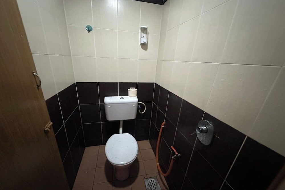 I Rose Budget Hotel Family Room 8