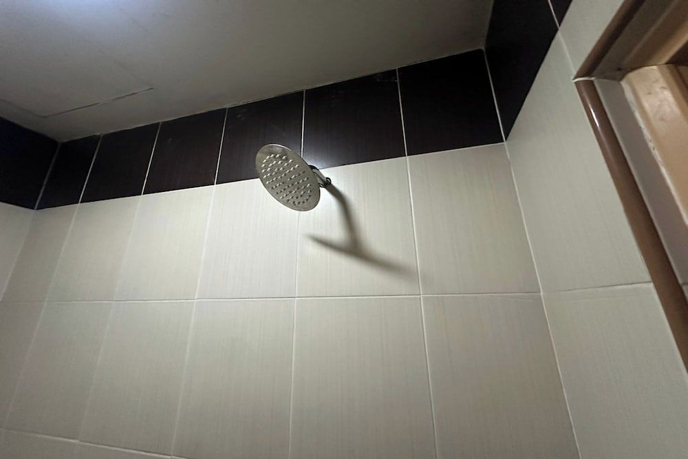 I Rose Budget Hotel Family Room 7