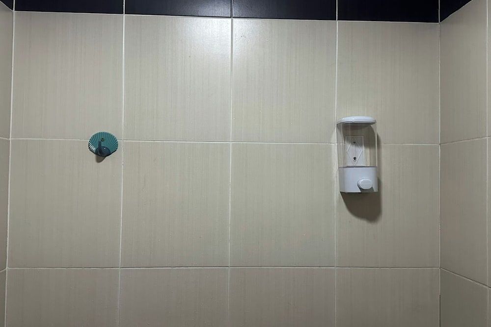 I Rose Budget Hotel Family Room 6