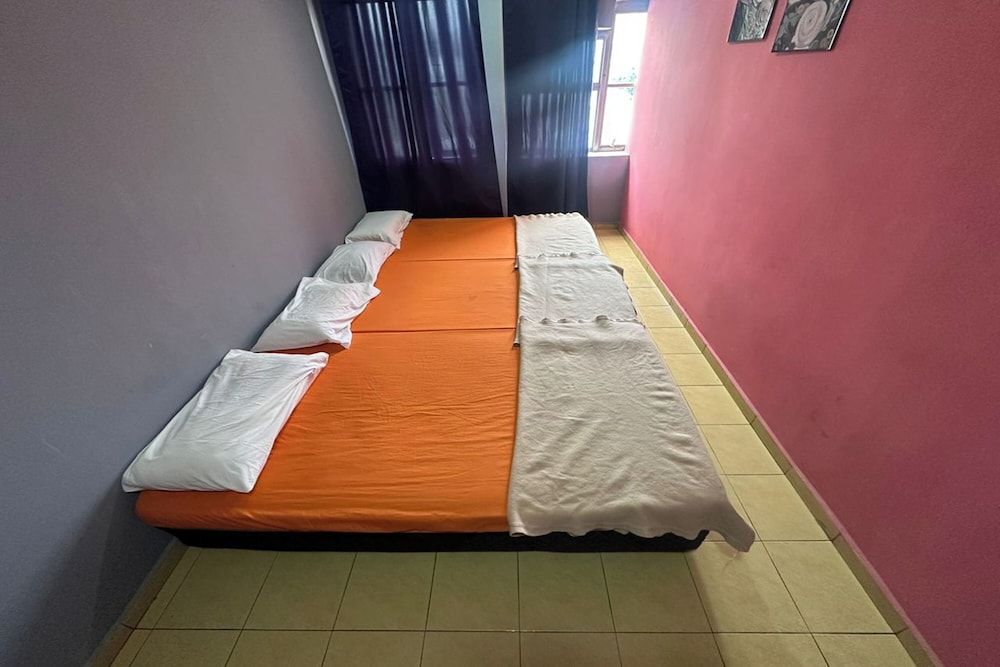 I Rose Budget Hotel Family Room