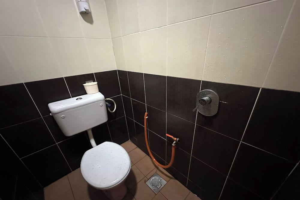 I Rose Budget Hotel Family Room 5