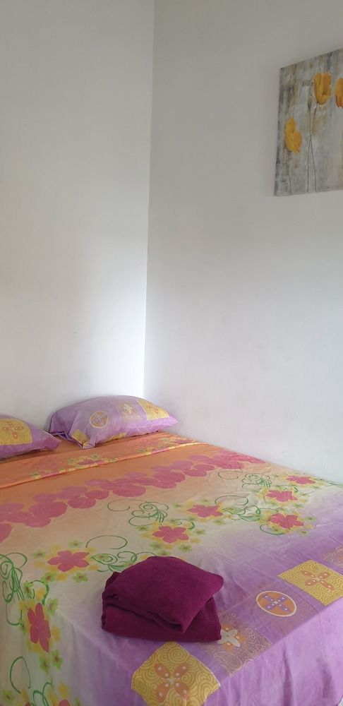 Queen's Comfort Inn Basic Room 3