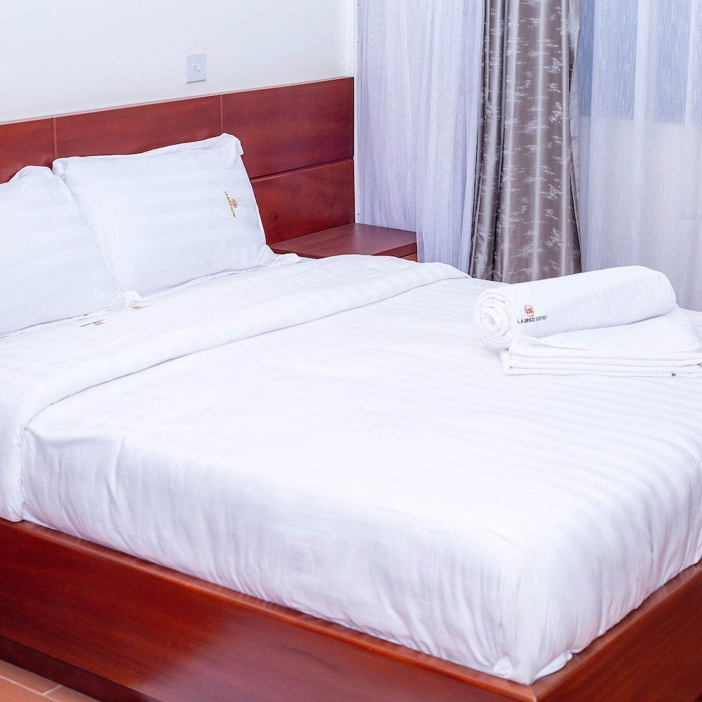 La Brezi Suites Double Room Single Use, Balcony, Valley View 3