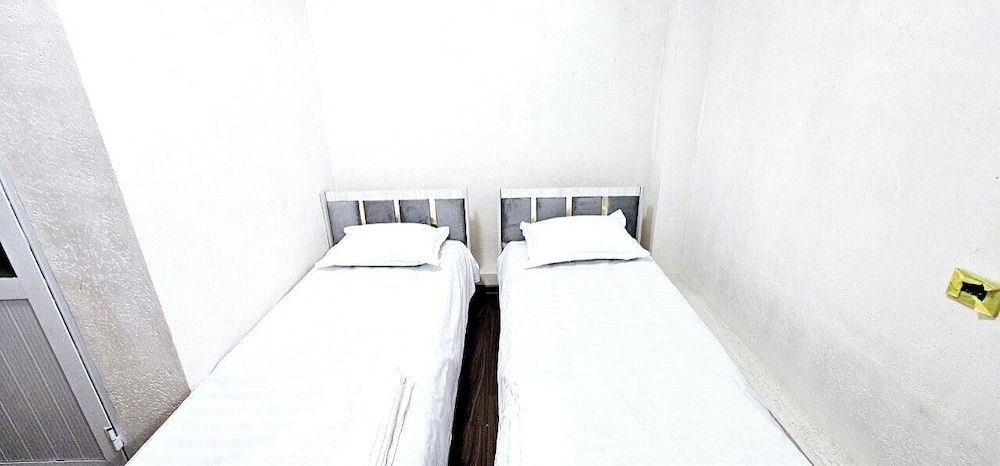 Best hotel Twin Room 5