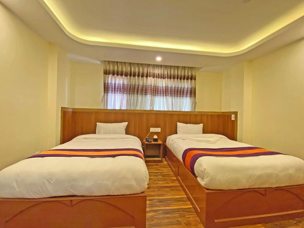 Hotel Himalayan BTS Standard Twin Room, City View 4