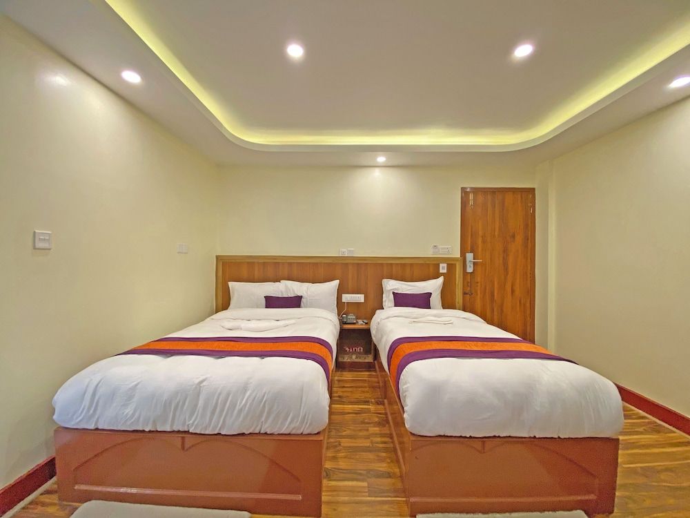 Hotel Himalayan BTS Standard Twin Room, City View 2