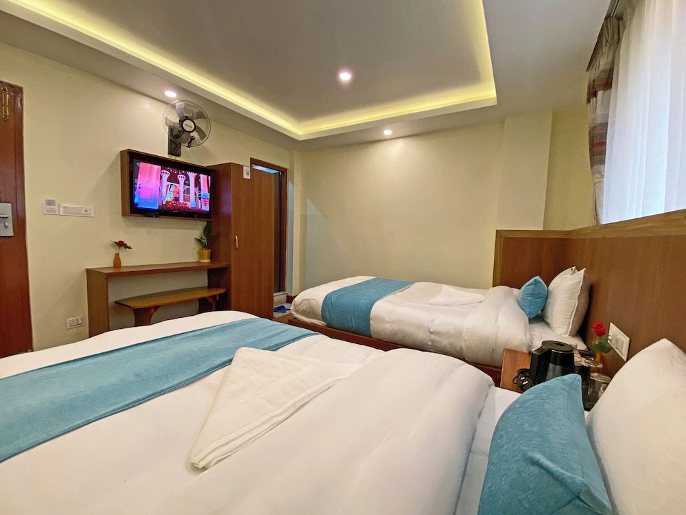 Hotel Himalayan BTS Deluxe Twin Room, City View 23