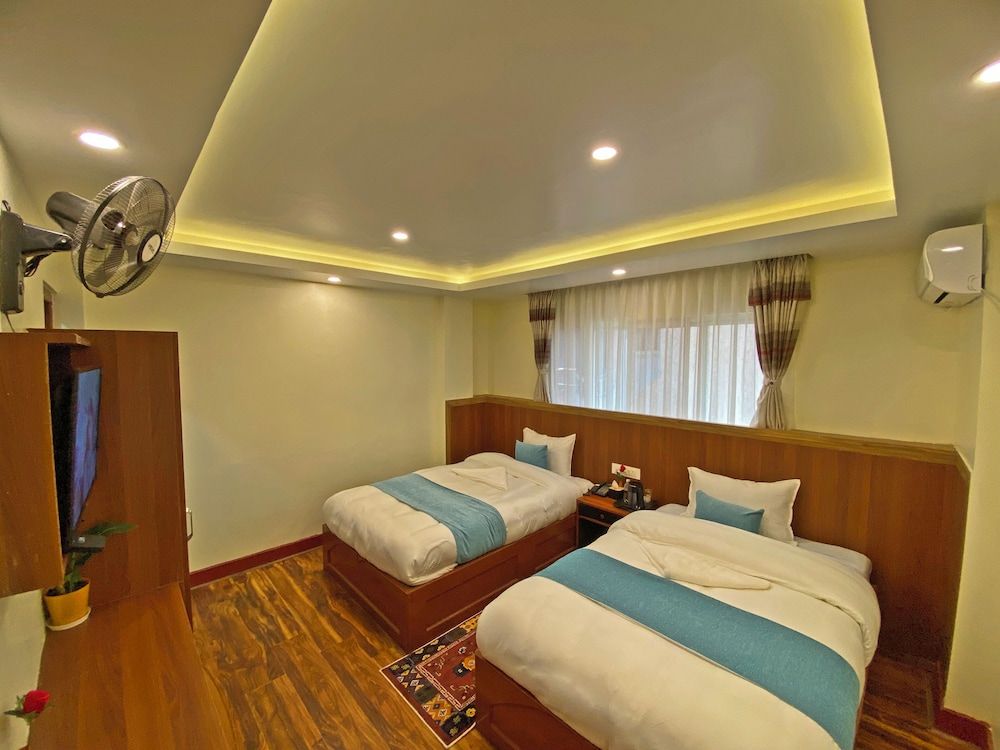 Hotel Himalayan BTS Deluxe Twin Room, City View 15