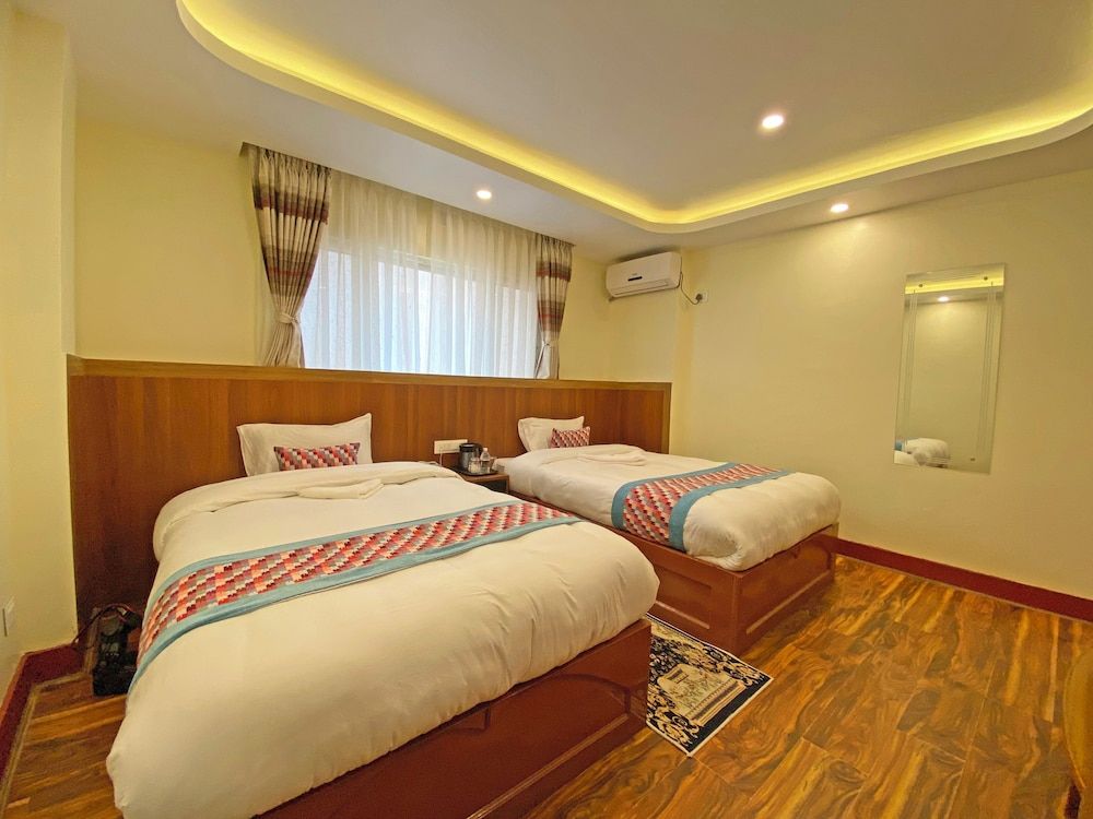 Hotel Himalayan BTS Deluxe Twin Room, City View 6