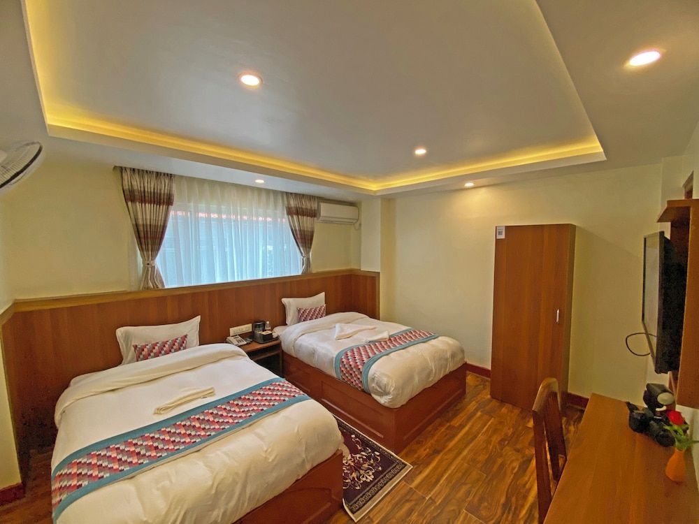 Hotel Himalayan BTS Deluxe Twin Room, City View 22