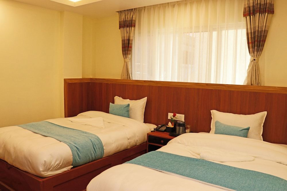 Hotel Himalayan BTS Deluxe Twin Room, City View 9