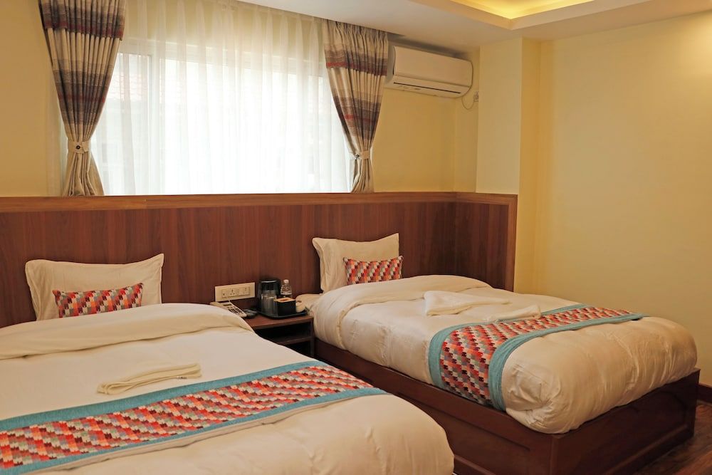 Hotel Himalayan BTS Deluxe Twin Room, City View 7