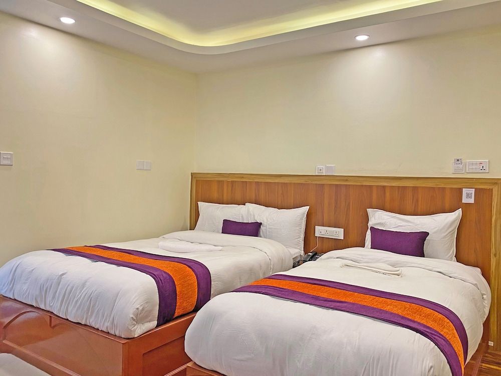 Hotel Himalayan BTS Standard Twin Room, City View