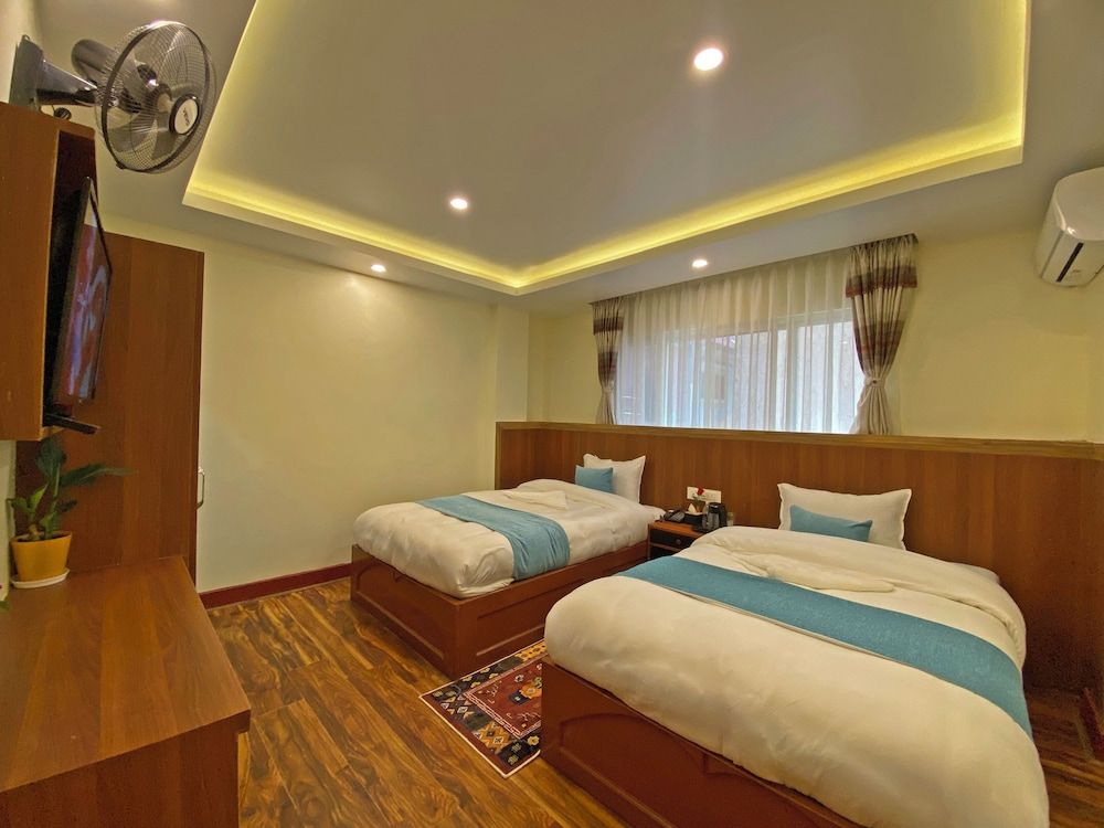 Hotel Himalayan BTS Deluxe Twin Room, City View 18