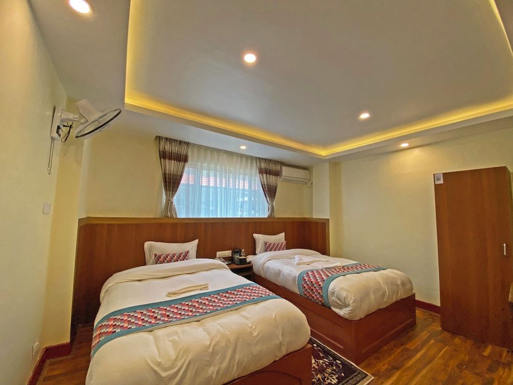 Hotel Himalayan BTS Deluxe Twin Room, City View 20