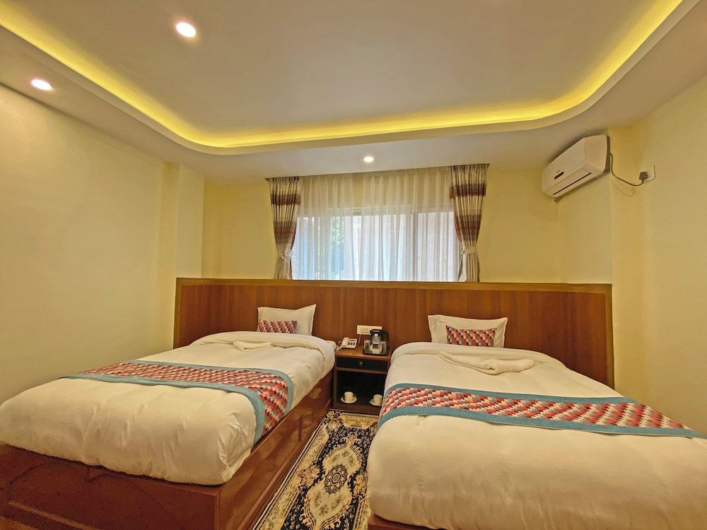 Hotel Himalayan BTS Deluxe Twin Room, City View 17