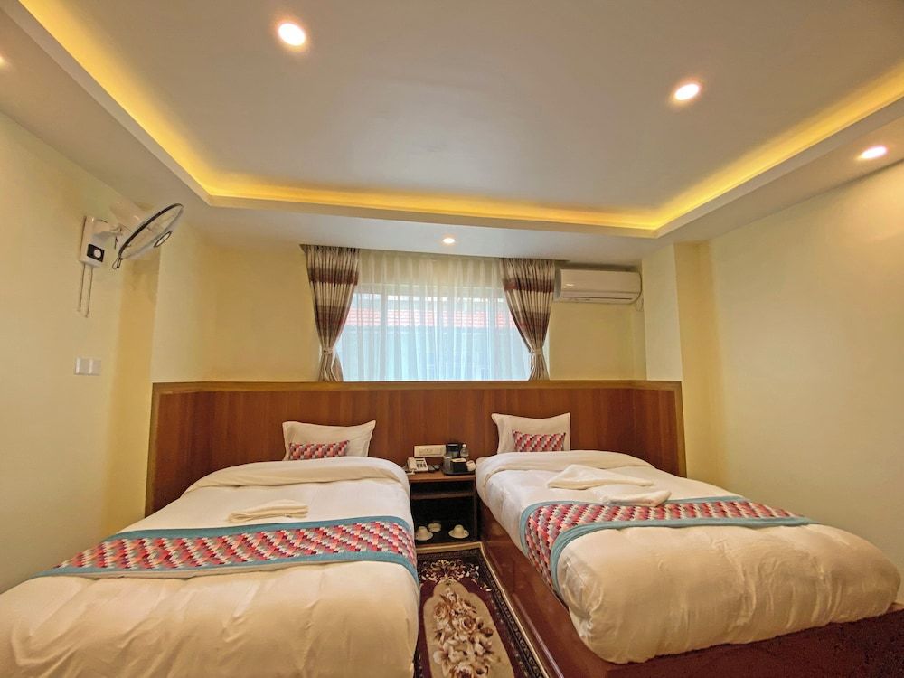 Hotel Himalayan BTS Deluxe Twin Room, City View 24