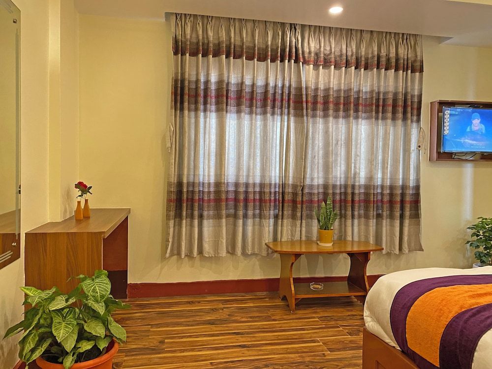 Hotel Himalayan BTS Standard Double Room, City View 9