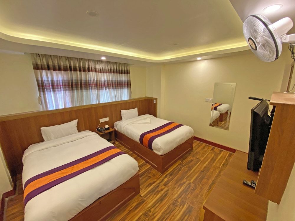 Hotel Himalayan BTS Standard Twin Room, City View 6