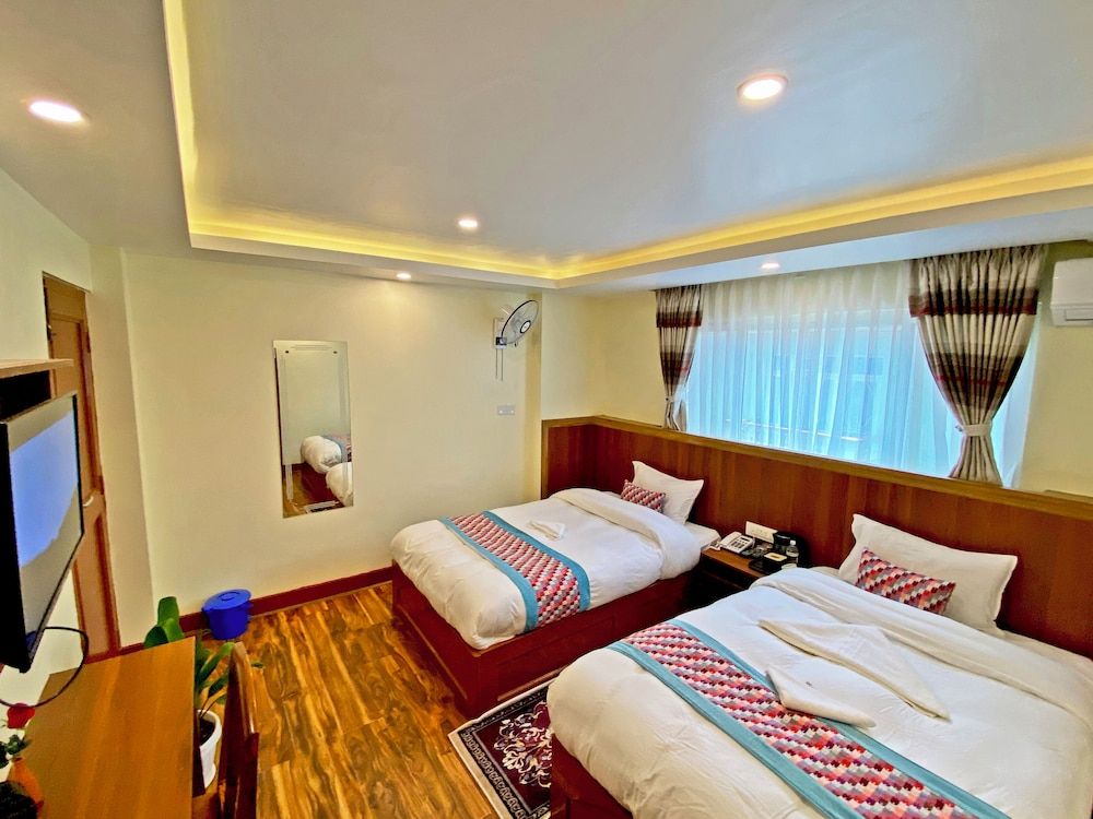 Hotel Himalayan BTS Deluxe Twin Room, City View 25