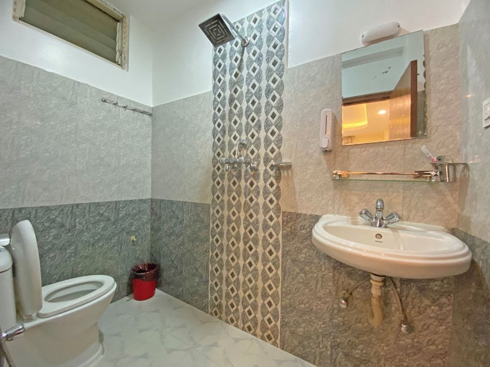 Hotel Himalayan BTS Standard Twin Room, City View 8