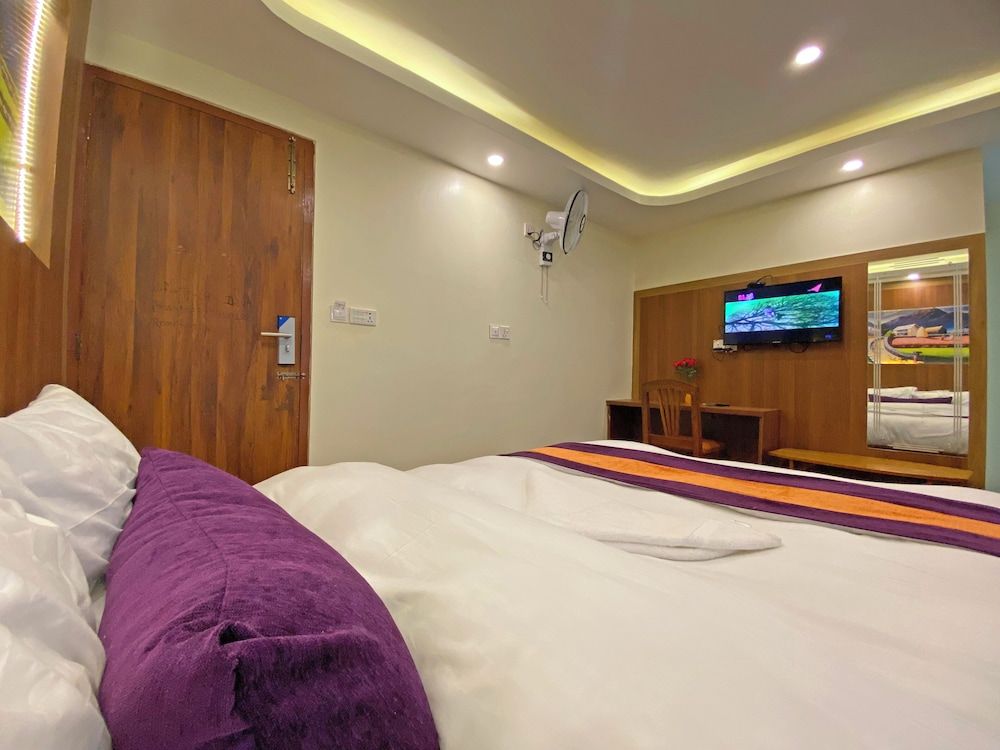 Hotel Himalayan BTS Standard Double Room, City View 5