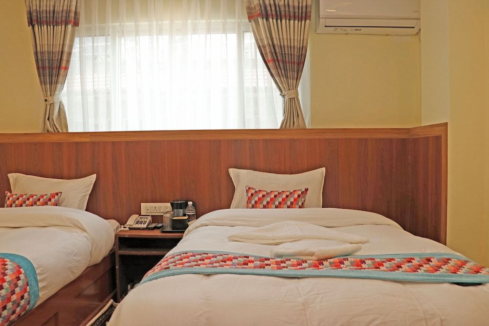 Hotel Himalayan BTS Deluxe Twin Room, City View 16