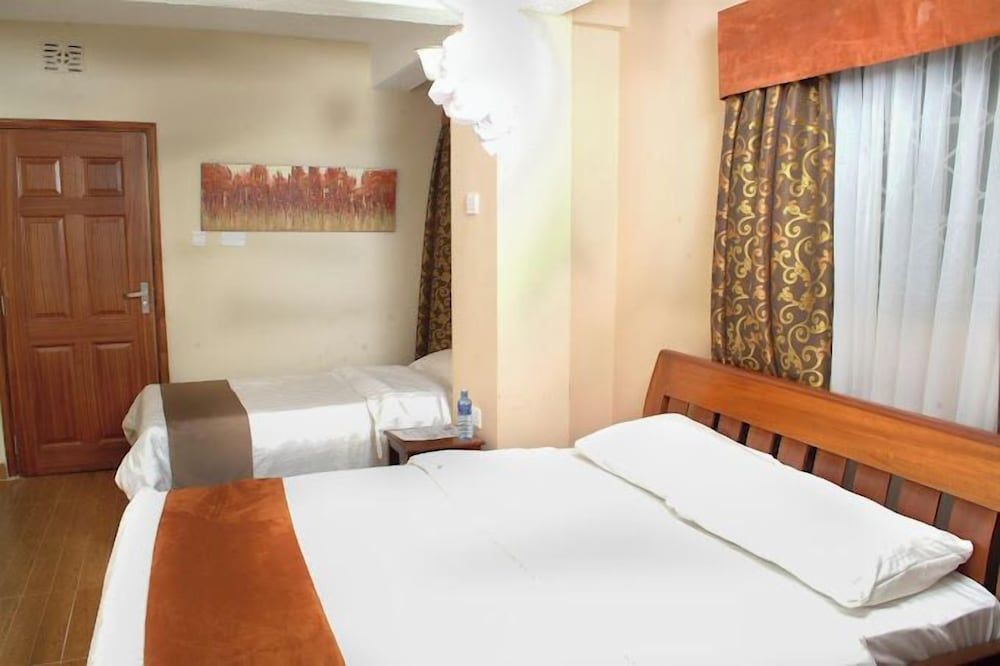 The Coconut Grill Hotel Deluxe Twin Room, City View 2