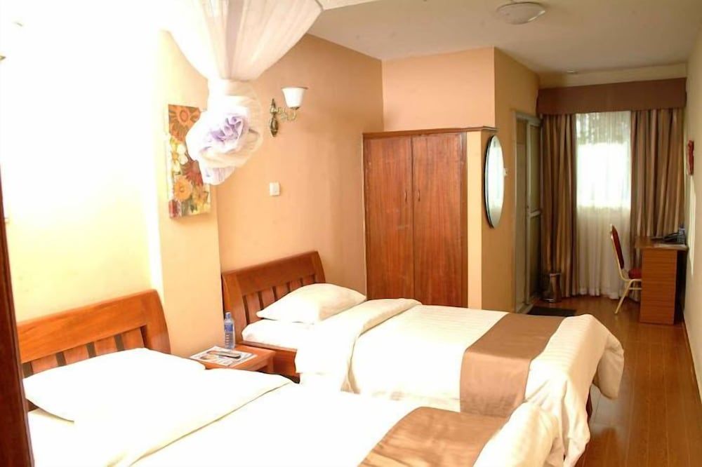 The Coconut Grill Hotel Deluxe Twin Room, City View 3