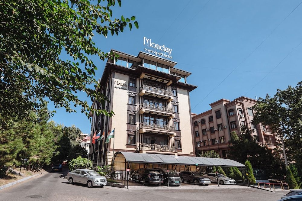 Monday Royal Apart Hotel