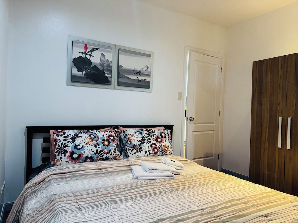 2 bedrooms in makati with balcony Family Double Room, Balcony, City View 3