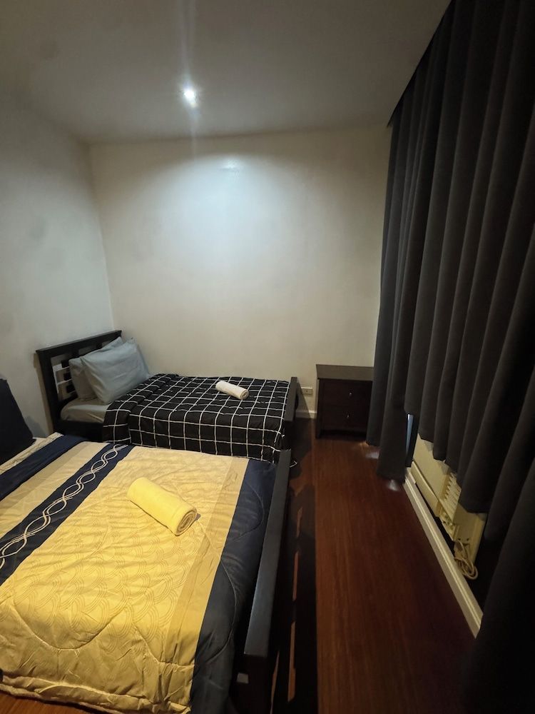 2 bedrooms in makati with balcony Family Double Room, Balcony, City View 13
