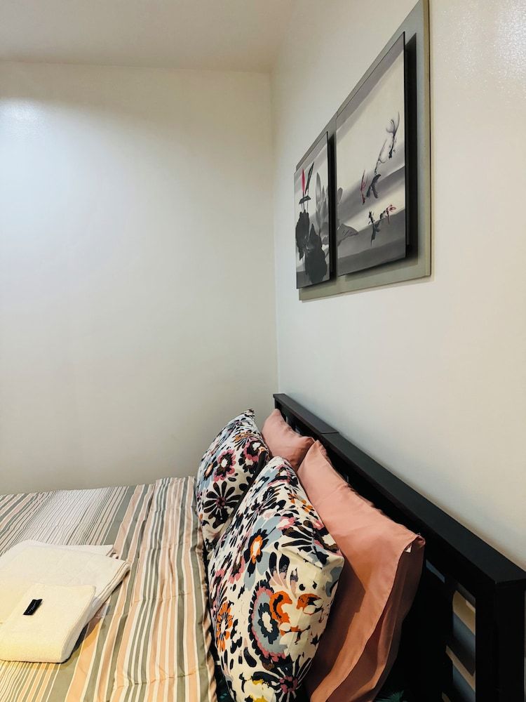 2 bedrooms in makati with balcony Family Double Room, Balcony, City View 5