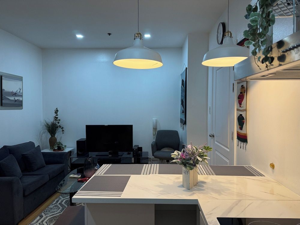 2 bedrooms in makati with balcony Family Double Room, Balcony, City View 22