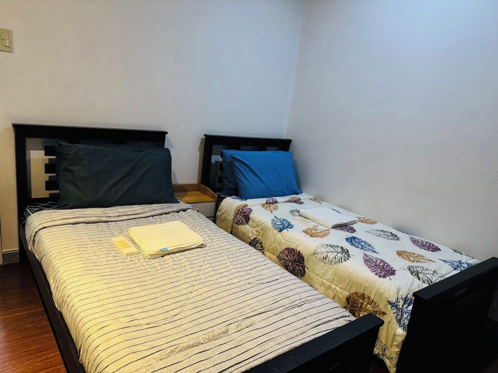 2 bedrooms in makati with balcony Family Double Room, Balcony, City View 6