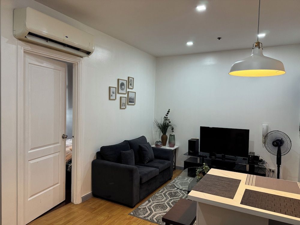 2 bedrooms in makati with balcony Family Double Room, Balcony, City View 20