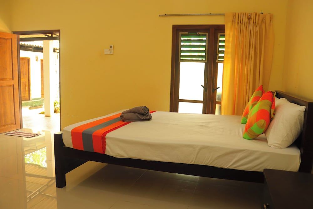 Leon Lakeside Hotel Deluxe Triple Room, Lake View 6