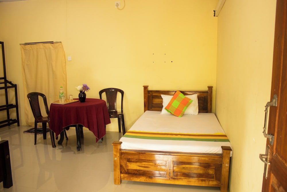 Leon Lakeside Hotel Deluxe Triple Room, Lake View