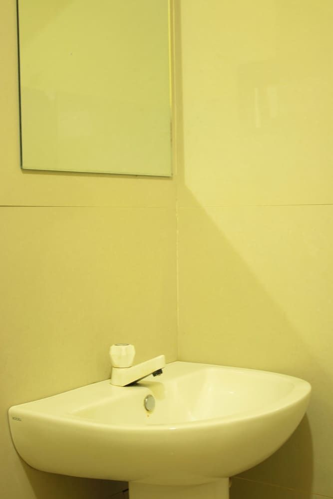 Leon Lakeside Hotel Deluxe Triple Room, Lake View 11