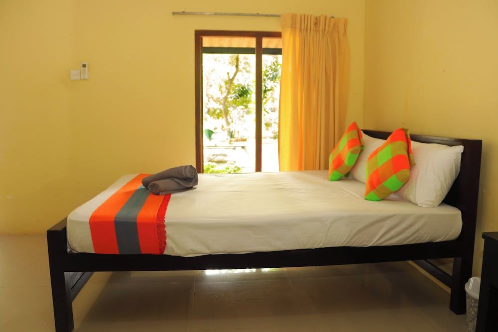 Leon Lakeside Hotel Deluxe Triple Room, Lake View 8