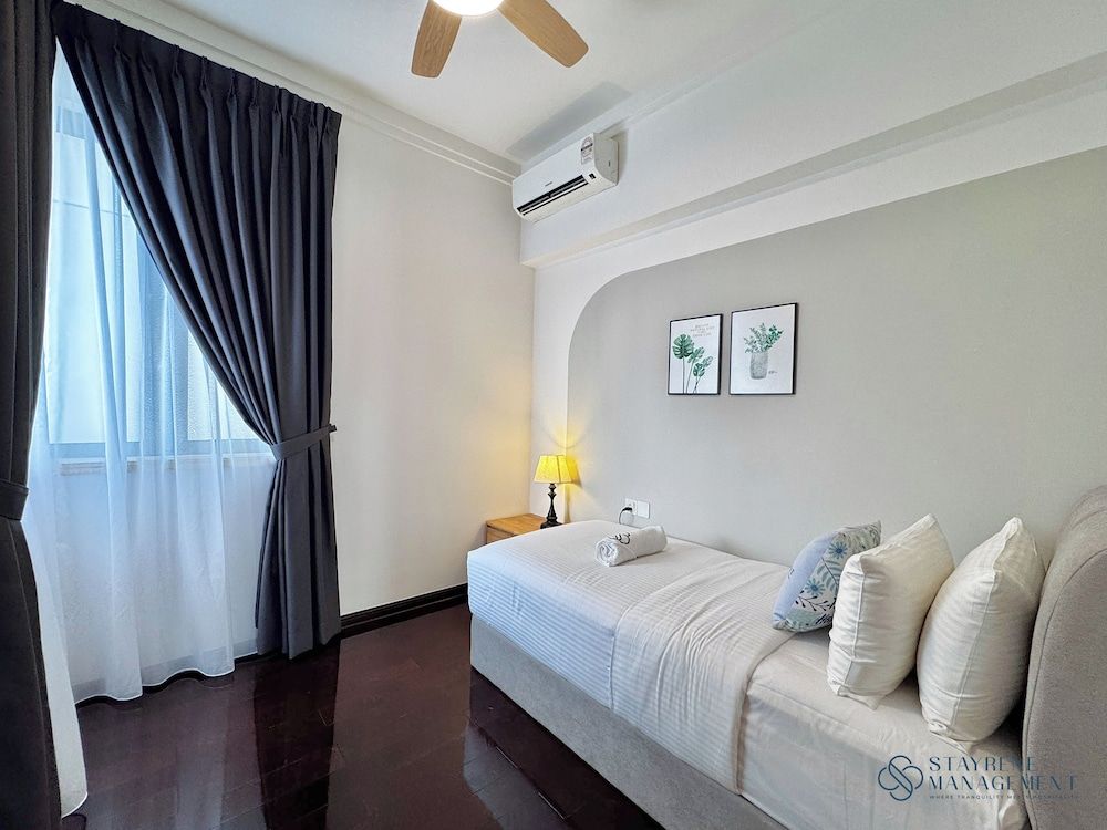 R&F Princess Cove near CIQ by Stayrene Deluxe Apartment, 4 Bedrooms, Balcony, Sea View 9