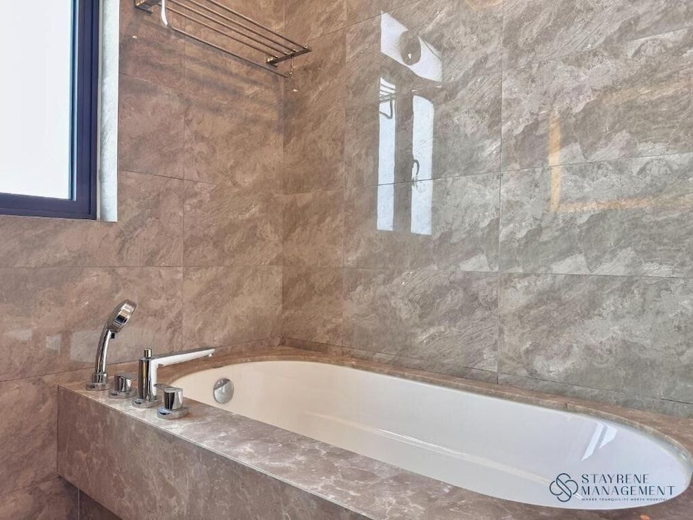 R&F Princess Cove near CIQ by Stayrene Deluxe Apartment, 4 Bedrooms, Balcony, Sea View 12