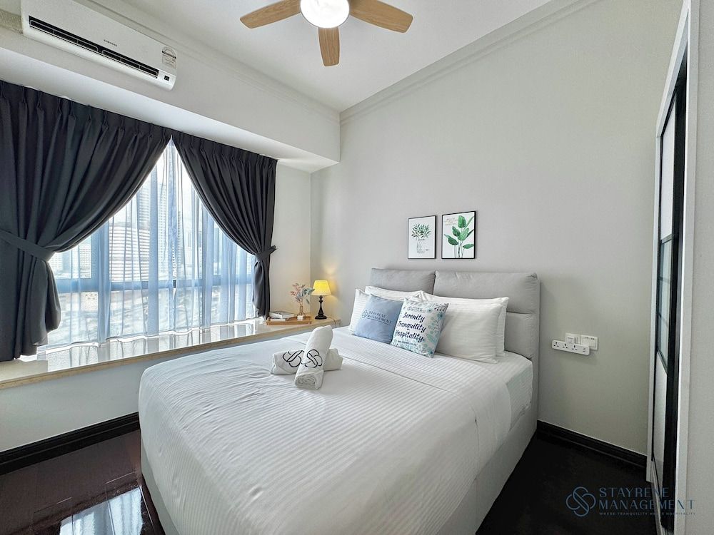 R&F Princess Cove near CIQ by Stayrene Deluxe Apartment, 4 Bedrooms, Balcony, Sea View 6