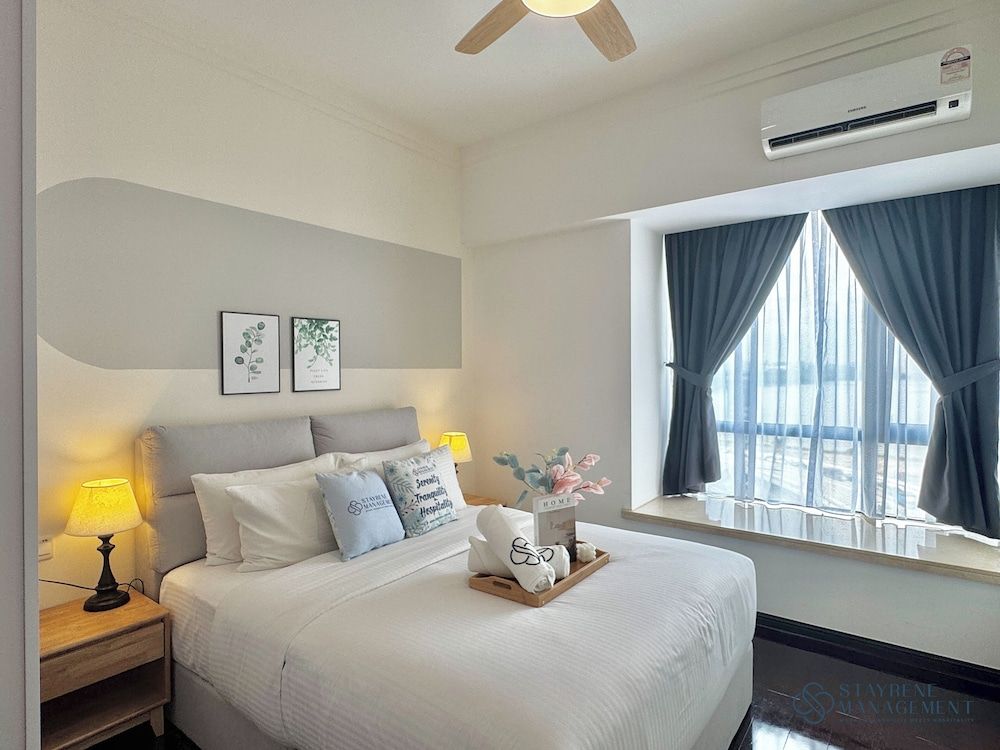 R&F Princess Cove near CIQ by Stayrene Deluxe Apartment, 4 Bedrooms, Balcony, Sea View 3