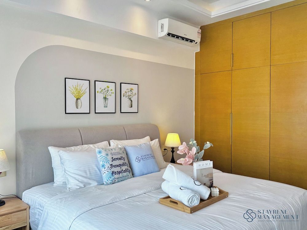 R&F Princess Cove near CIQ by Stayrene Deluxe Apartment, 4 Bedrooms, Balcony, Sea View