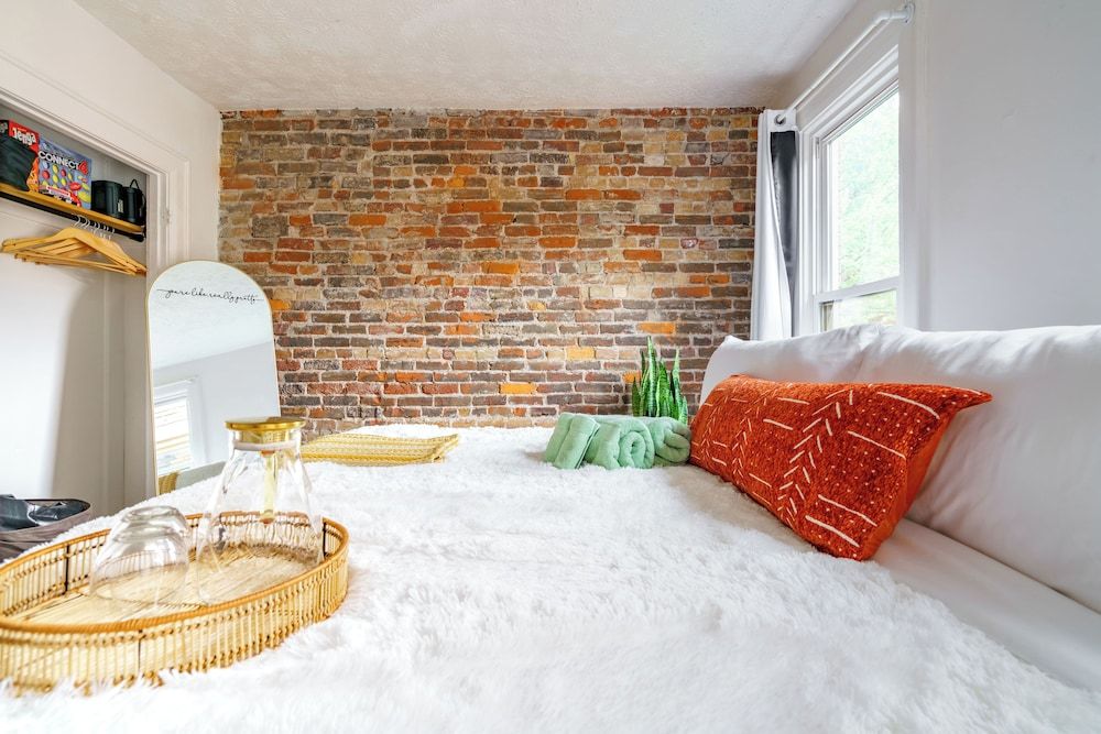 Jungle House Boutique Suites – Short North & Convention Center Bamboo Bungalow 6