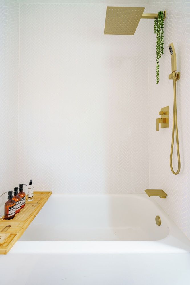 Jungle House Boutique Suites – Short North & Convention Center Bamboo Bungalow 17