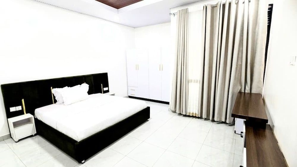 Silver Budget & Travel Accommodation Double or Twin Room, Balcony, City View 2