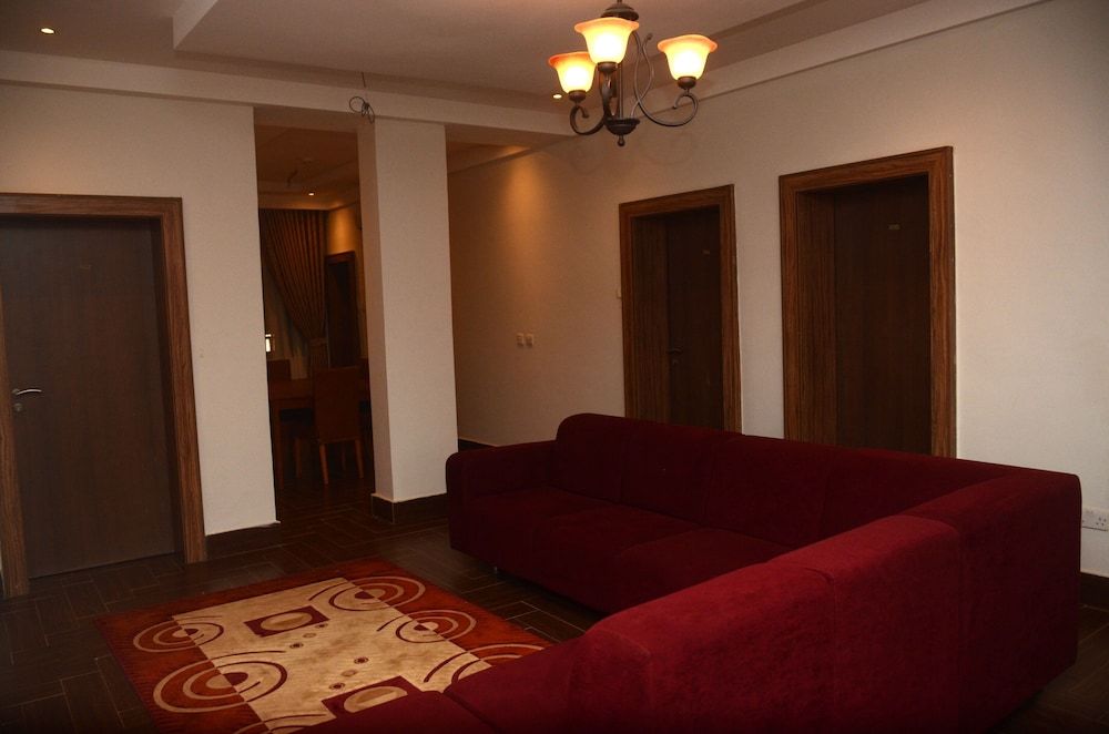 Wellaton Suite Presidential Apartment, Hill View 7