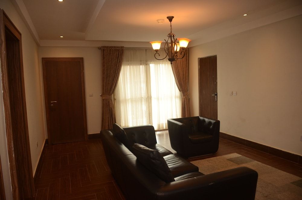 Wellaton Suite Presidential Apartment, Hill View 6